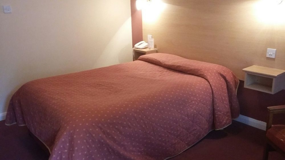 Borough Arms Hotel Ньюкасл-андер-Лайм Екстер'єр фото
